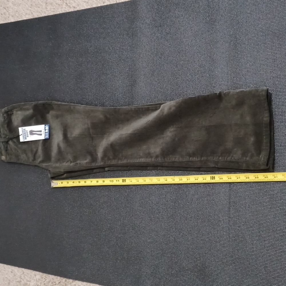 NEW size 3 green Corduroy pants. "Midrise Boot" pants. Casual. Everyday - Picture 12 of 16